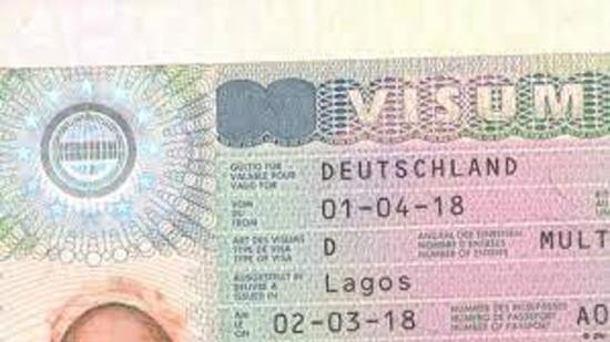 هل يحق لمن دخل أوروبا بتأشيرة سياحية التقديم على اللجوء في بلد غير بلد الدخول؟