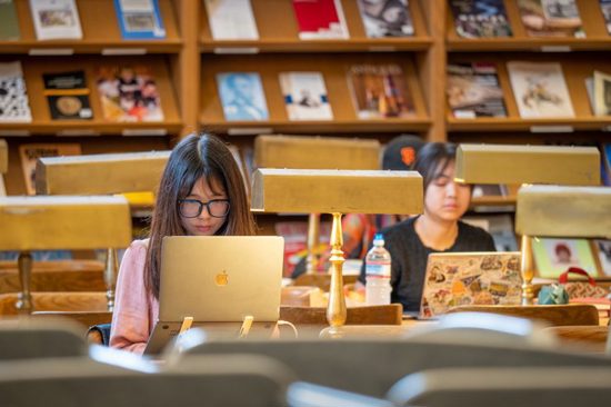 أقوى المنح المتاحة للطلاب العرب: قراءة واقعية