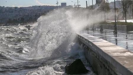 تركيا ..تحذير من رياح قوية وعواصف في وسط البحر الأسود