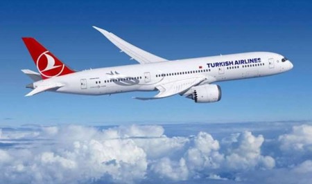 صادم: وفاة طفل أمريكي على متن طائرة الخطوط الجوية التركية