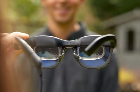 نظارات بإمكانيات هائلة تساعد الصم على التواصل بشكل فعال