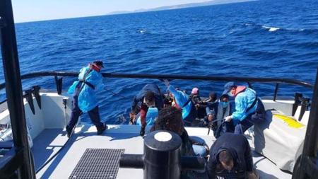 إنقاذ 63 مهاجراً غير نظامي تم دفعهم إلى المياه الإقليمية التركية