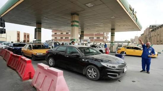 هتافات الغضب: الشارع العراقي يندد برفع أسعار الوقود