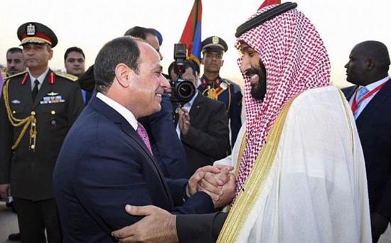 الأمير محمد بن سلمان يستقبل الرئيس المصري في مطار جدة