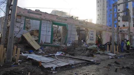 مقتل ما لا يقل عن 100 شخص في تفجيرات بالصومال