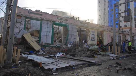 مقتل ما لا يقل عن 100 شخص في تفجيرات بالصومال