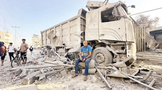 مأساة غزة اللوجستية: مساعداتٌ تدخل ولا شاحنات كافية لتوزيعها
