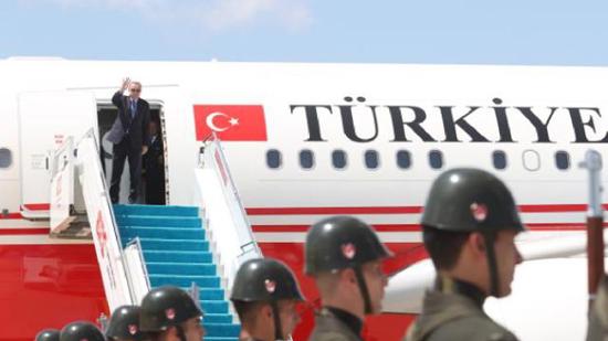 أردوغان يغادر تركيا مع وزرائه متوجهين إلى روسيا