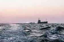 اصطفاف دولي حول إيران: سيول تجهز أصولاً عسكرية لمضيق هرمز.. وبروكسل تنضم رسمياً لـ«عزل طهران المالي»