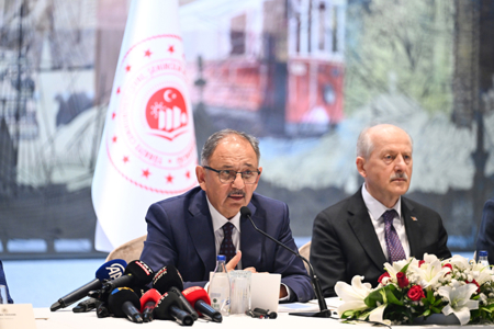 وزير تركي يحذر من وقوع كارثة بيئية في بحر مرمرة في اسطنبول