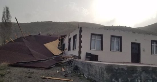 عاصفة قوية تضرب قرى ولاية نوشهير التركية