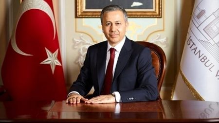 هام للمهاجرين في اسطنبول: وزير الداخلية التركي يعلن هذا القرار العاجل