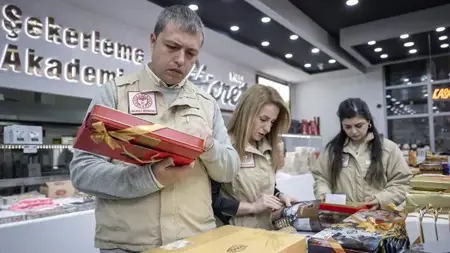 مع اقتراب عيد الفطر..وزارة التجارة التركية تكثف عمليات التفتيش  على محلات الحلويات