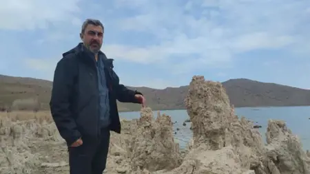 تركيا ..انحسار بحيرة "وان "يكشف عن ظهور الآلاف من الميكروبات