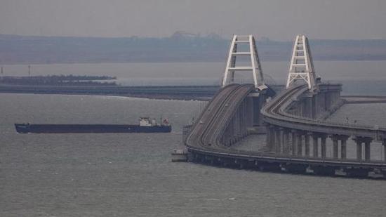 إغلاق جسر القرم أمام حركة مرور السيارات