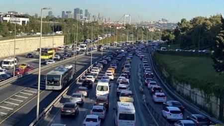 اسطنبول تشهد كثافة مرورية عالية