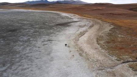 الجفاف يصيب بحيرة الملح في "فان التركية" مرة أخرى 
