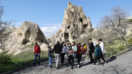 حركة سياحية نشطة بولاية كابادوكيا التركية خلال عطلة عيد الفطر