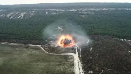 إجلاء ألفي شخص عقب اندلع حريق في القاعدة العسكرية في القرم 