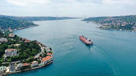 تركيا تعلن زيادة رسوم مرور السفن عبر مضيق البوسفور 