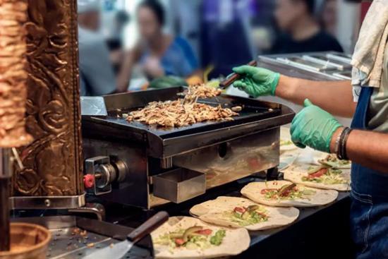 هل طعام الشارع آمن في تركيا؟ القوانين والمعايير الرسمية