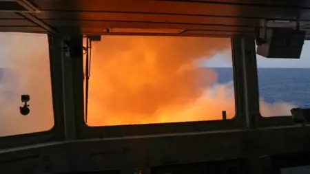 بسبب الحوثيين.. البحرية اليونانية تصرح:" لقد رأينا الجحيم في خليج عدن"