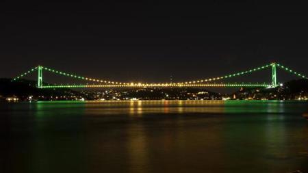 جسر  السلطان محمد الفاتح  يرتدي ألوان العلم البرازيلي