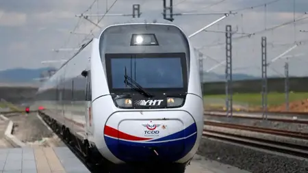 تركيا تنظم رحلات إضافية للقطار السريع قبل عيد الفطر