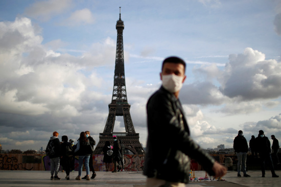 أعلى معدل يومي منذ بدء الجائحة.. فرنسا تسجل 232 ألف إصابة جديد