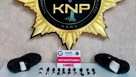 ضبط ميثامفيتامين مخبأ في نعل حذاء داخل حافلة بولاية كارص