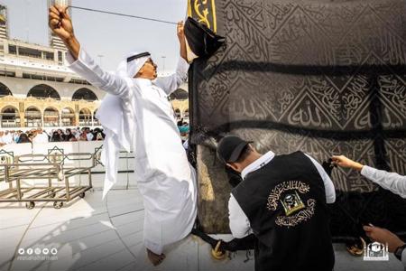 السعودية تشرع بأعمال صيانة كسوة الكعبة المشرفة 