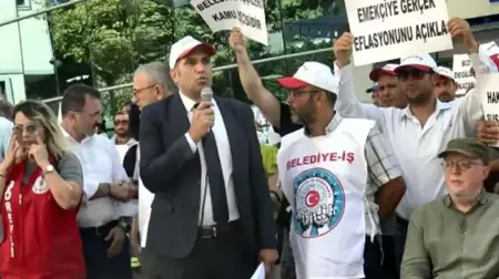 وقفة احتجاجية للعمال أمام بلدية أفجيلار لتحسين الأجور