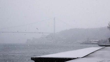 الطقس السيء يعيق حركة النقل البحري في إسطنبول