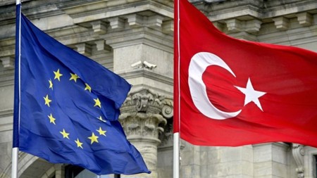 الاتحاد الأوروبي يؤكد على رغبته في تعزيز سبل التعاون مع تركيا