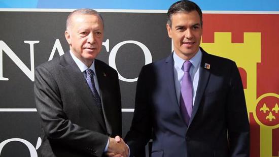 أردوغان يلتقي برئيس الوزراء الإسباني على هامش قمة الناتو في مدريد