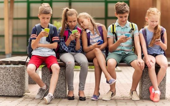 6 نصائح للآباء لحماية أطفالهم من المخاطر الرقمية