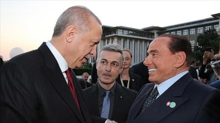 "وصفه بصديقه الراحل".. أردوغان حزين على وفاة رئيس الوزراء الإيطالي السابق.. لماذا؟