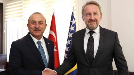 وزير الخارجية التركي يقوم بجولة مميزة خلال زيارته للبوسنة والهرسك