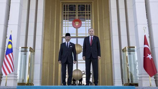 أردوغان يستقبل ملك ماليزيا في حفل رسمي مهيب