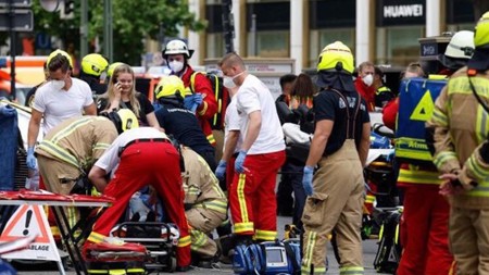 عاجل : قتيل وعدد من الجرحى في اصطدام سيارة بحشد في ألمانيا