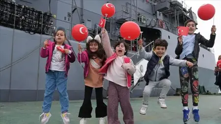 افتتاح 23 سفينة أمام الزوار في تركيا بمناسبة عيد السيادة الوطنية والطفولة