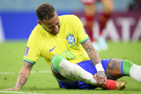 منتخب البرازيل يتعرض لصدمة كبيرة: نيمار مستبعد من كأس العالم