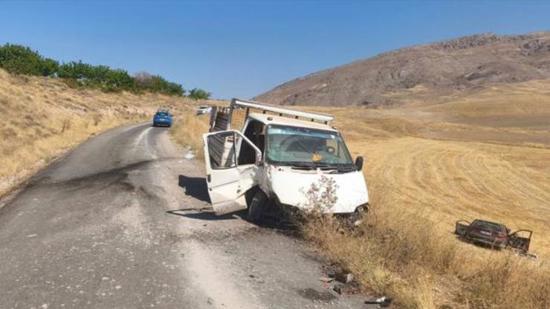 طريق في ألازيغ يتحول إلى مأساة.. قتيلان و4 جرحى في تصادم مركبتين