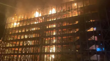 إزمير: حريق مهول يلتهم أحد المجمعات السكنية بالكامل