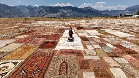 سجاد قديم يُجدد بشمس أنطاليا ويجد مشترين بالخارج مقابل 5 آلاف دولار