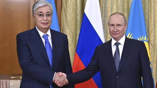 روسيا وكازاخستان تستعدان لإجراء مناورات عسكرية مشتركة