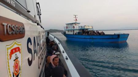 ضبط 155 مهاجرا غير نظامي في إزمير التركية