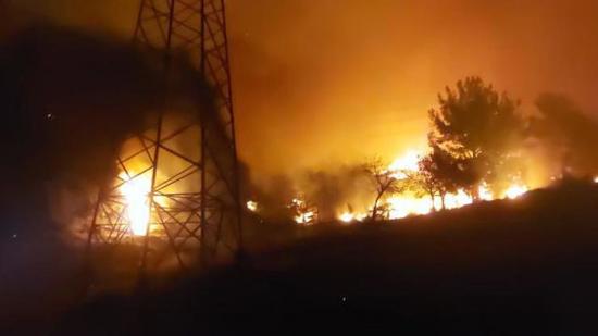اندلاع حريق هائل في غابات بولاية هاتاي جنوبي تركيا