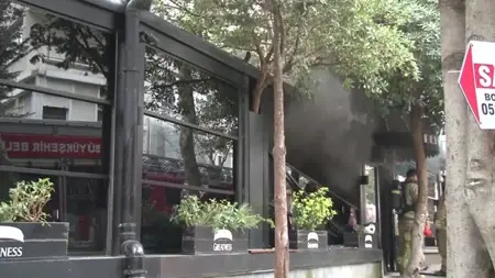 احتراق مقهى في كاديكوي بإسطنبول