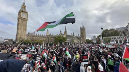 وزيرة الداخلية البريطانية تصف التظاهرات المناصرة لفلسطين بـ"مسيرات الكراهية"